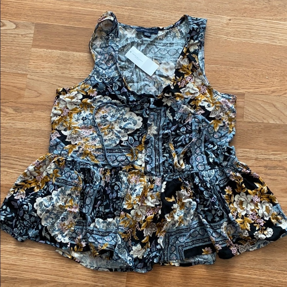 NWT AEO sleeveless patterned top with buttons